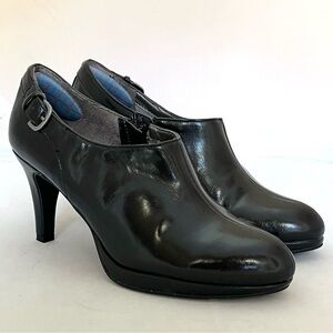 LifeStride Black Ankle Heeled Booties Size 8 but fits 7-7.5